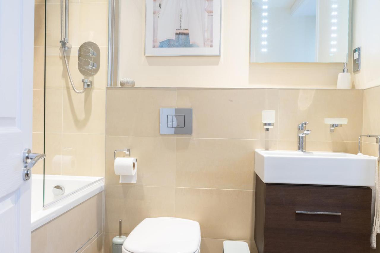 Premiere City Centre Apartment With Gated Parking And Excellent Feedback, Big Double Bedroom, Balcony, Courtyard Garden, Ideal For Long Stays, Wfh, Getaways And Ongoing Contracts Peterborough Ngoại thất bức ảnh